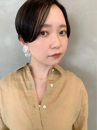 ショート カラー 榑松 恵里のヘアスタイル