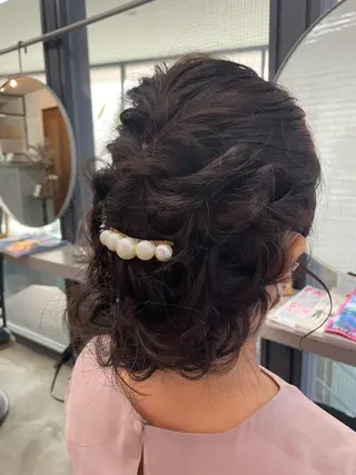 セミロング ヘアアレンジ やすだ しおりのエステ・リラクイメージ