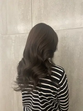 ロング カラー 西梅田直結🌹 若林梨音のヘアスタイル