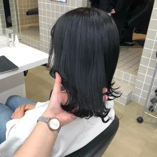 ミディアム 寒色/ベージュヘア ブリーチありMiOのヘアスタイル