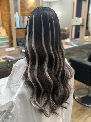 ロング RIEブリーチ& エクステ特化型のヘアスタイル