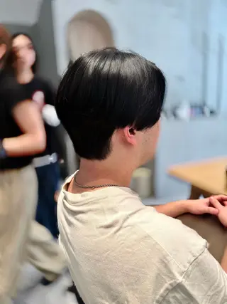 メンズ ミオ💎ショート 透ける暗髪のヘアスタイル