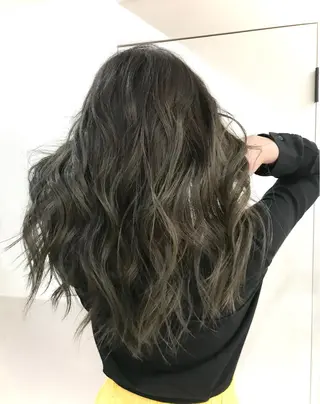 セミロング オカダ ノゾミのヘアスタイル