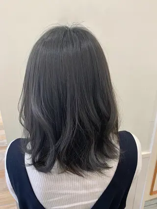 ミディアム カラー ぱつっとボブ/ 小野あかねのヘアスタイル