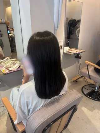 ミディアム カラー 真鍋 月音のヘアスタイル
