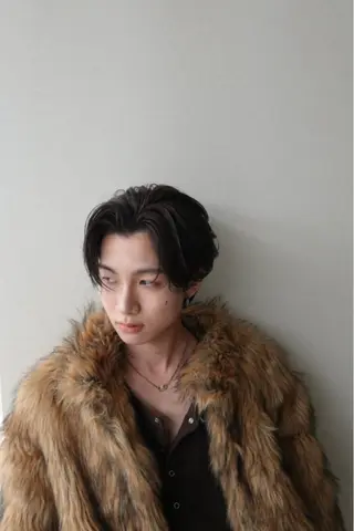 カラー オオタ ユウトのヘアスタイル