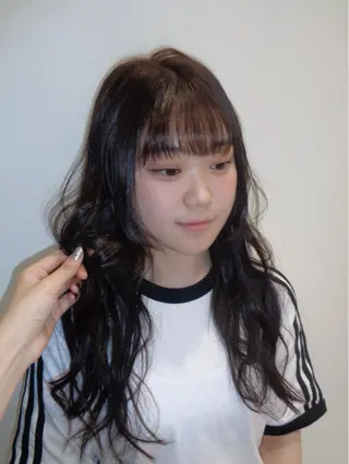 ロング カラー MONA kureaのヘアスタイル