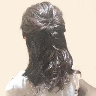 セミロング ヘアアレンジ 白浜 サキのヘアスタイル