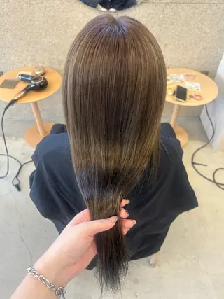 ロング カラー SiLO Yukinaのヘアスタイル