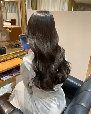カラー yui🩶 Lita  4Fのヘアスタイル