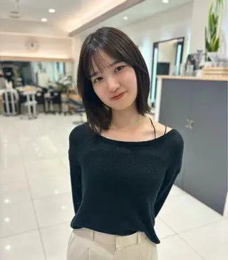 ショート カラー SLASHスラッシュ 辻村  彩華のヘアスタイル