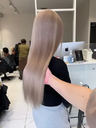 ロング カラー 韓国レイヤー×艶髪 ハイトーンRyukiのヘアスタイル