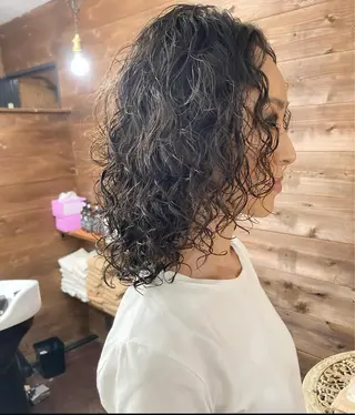 セミロング パーマ コジャ ハズキのヘアスタイル