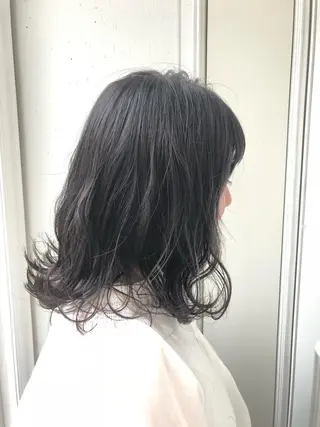 ミディアム カラー 山形 光輪子のヘアスタイル