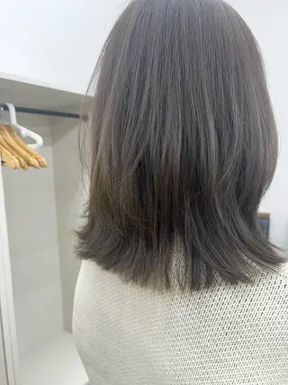 ミディアム カラー 藤野 莉奈のヘアスタイル