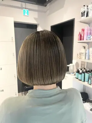 ショート カラー ブリーチ👩🦳/ ✂︎MANAMIのヘアスタイル