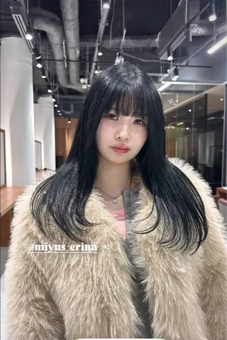 ロング 石塚 瑛里菜のヘアスタイル