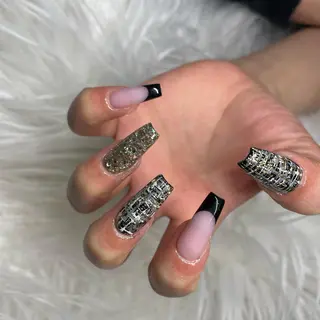 ミディアム ネイル Y. Sのネイルデザイン