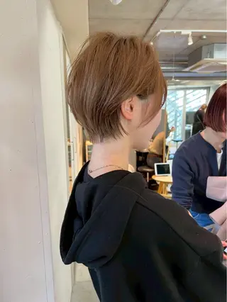 ショート 中村拓磨 明るい白髪染めのヘアスタイル