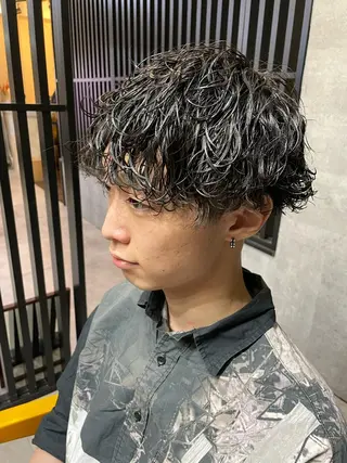 ショート パーマ メンズ 勝毛 広貴のヘアスタイル