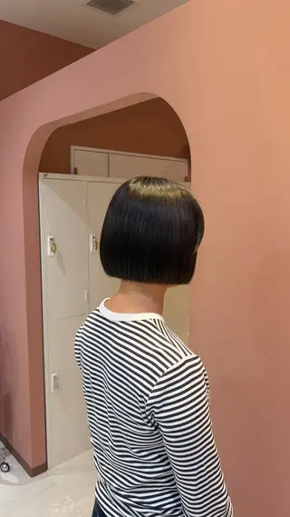 ショート カラー 聖菜/ hina /レイヤー/艶カラーのヘアスタイル