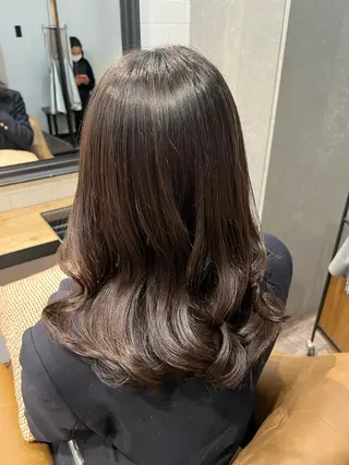 セミロング カラー 菅 康志のヘアスタイル