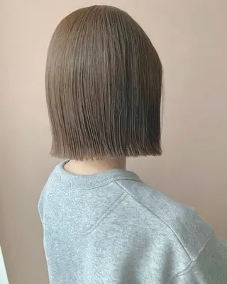 ショート カラー 宇佐美佳/美髪 ストレート/縮毛矯正のヘアスタイル