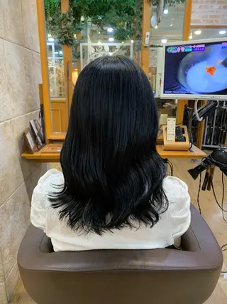 ミディアム カラー 佐藤 遥菜のヘアスタイル
