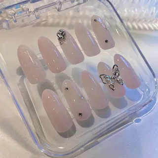 ネイル PRIVÉ白金🫧 ツヤ感ちゅるんネイルのネイルデザイン