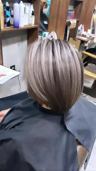 ショート カラー 難波ブリーチカラー 伊藤洋輝のヘアスタイル