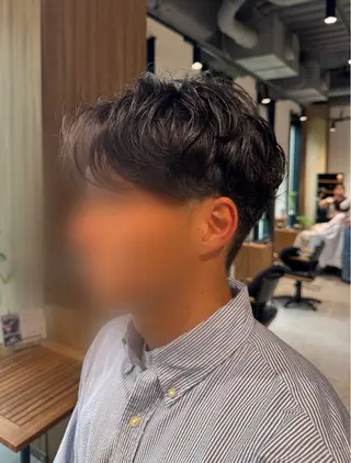 ショート パーマ メンズ 出村 容のヘアスタイル