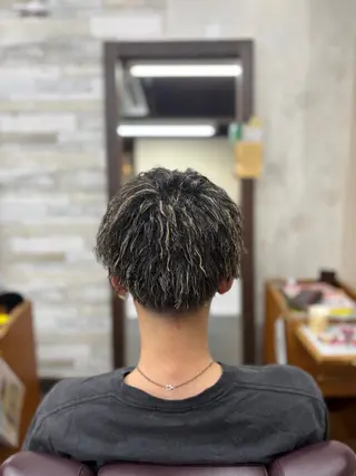 カラー パーマ メンズ 生駒のパーマ達人 FEELけんけんのヘアスタイル