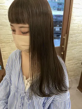 ロング 河上 麻衣/白髪ぼかしのヘアスタイル
