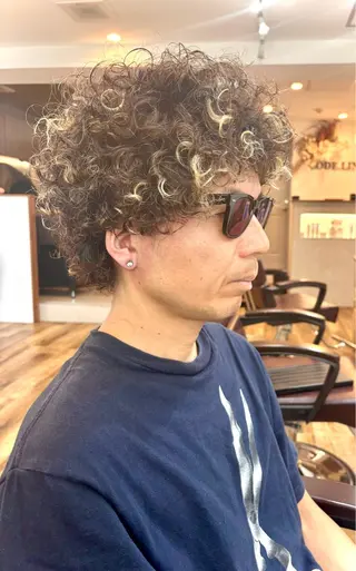 ショート パーマ メンズ 浅海 和孝のヘアスタイル