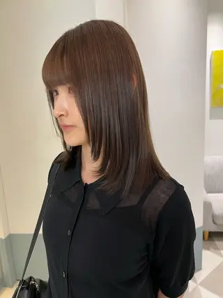 セミロング カラー 成岡 愛美のヘアスタイル