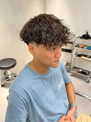 ショート パーマ メンズ ⚡メンズパーマフ ェードカットTomyのヘアスタイル