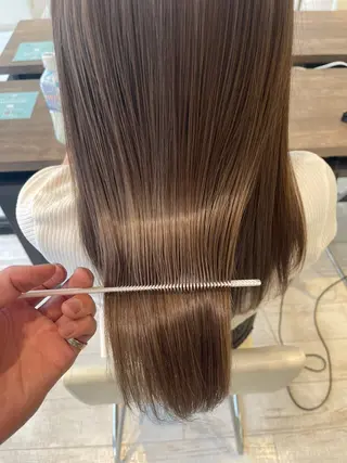 セミロング カラー デザインカラー、艶髪 大塚 耕平のヘアスタイル