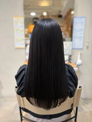 ロング カラー momoka オリーブ/ベージュのヘアスタイル