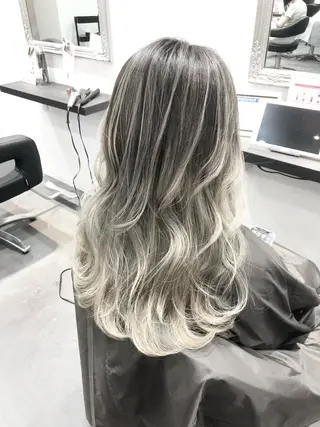 セミロング LOOP hairのヘアスタイル