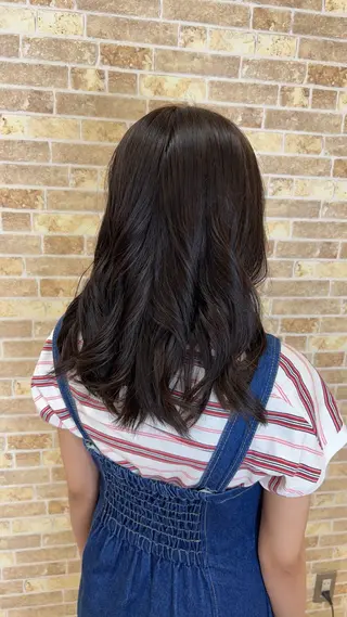 カラー 有村 実佑のヘアスタイル