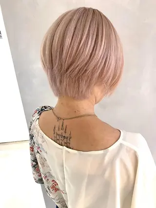 ショート カラー 艶ハイトーンブリーチ 🌈小林侑雅のヘアスタイル