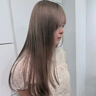 ロング カラー ヒマリ/ ベージュ/ハイトーンのヘアスタイル