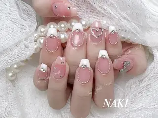 ネイル 🦋 Queenieのネイルデザイン