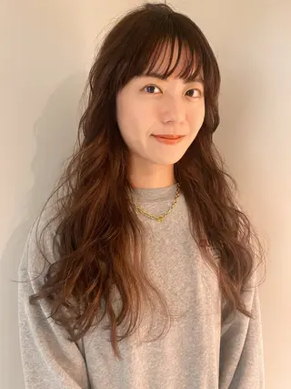 ロング サトウ ナナのヘアスタイル
