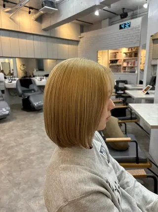 ショート カラー 久貝 莉子のヘアスタイル