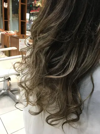セミロング カラー 白髪ぼかしハイライト 柳川拓哉のヘアスタイル