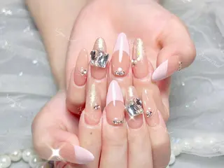 ネイル 🦋 Queenieのネイルデザイン