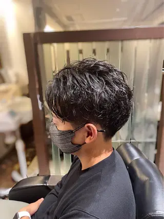 ショート パーマ メンズ 岡崎 隆晟のヘアスタイル