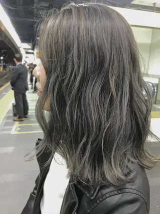 ミディアム 高梨 里穂のヘアスタイル