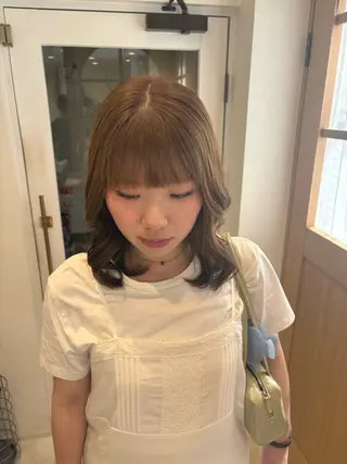 ミディアム 佃 風子のヘアスタイル
